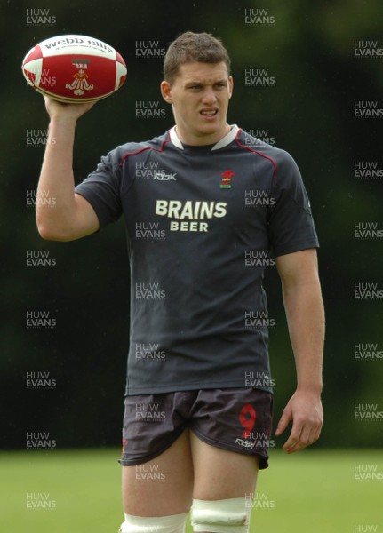 07.08.07 - Wales Rugby Training - Ian Evans during training 