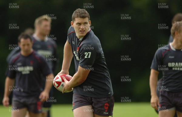 07.08.07 - Wales Rugby Training - Ian Evans during training 