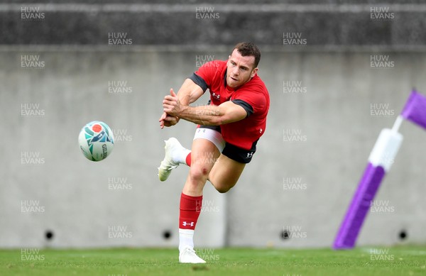 071019 - Wales Rugby Training - Gareth Davies during training