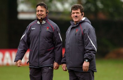 07.11.06 - Wales Rugby Training - Wales Head Coach, Gareth Jenkins and Backs Coach, Nigel Davies 