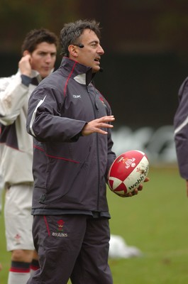 07.11.06 - Wales Rugby Training - Wales Backs Coach, Nigel Davies 