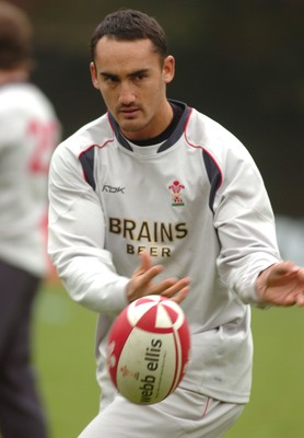 07.11.06 - Wales Rugby Training - Sonny Parker offloads during training 