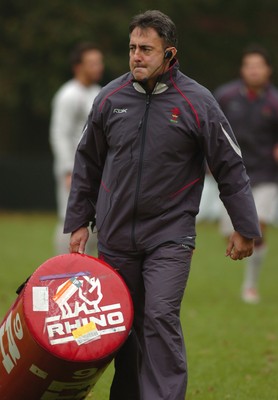 07.11.06 - Wales Rugby Training - Wales Backs Coach, Nigel Davies 