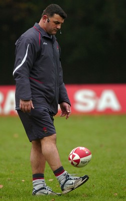 07.11.06 - Wales Rugby Training - Wales Defence Coach, Rowland Phillips 