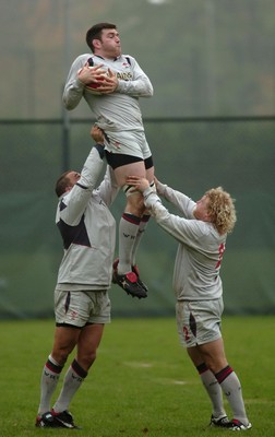 07.11.06 - Wales Rugby Training - Michael Owen takes high ball with support from Duncan Jones(R) and Chris Horsman 