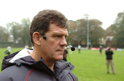 07.11.06  Wales rugby training... Coach Gareth Jenkins during training. 