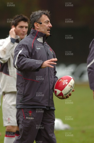 07.11.06 - Wales Rugby Training - Wales Backs Coach, Nigel Davies 