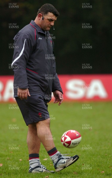 07.11.06 - Wales Rugby Training - Wales Defence Coach, Rowland Phillips 