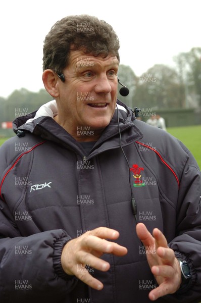 07.11.06  Wales rugby training... Coach Gareth Jenkins during training. 