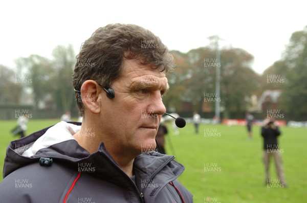 07.11.06  Wales rugby training... Coach Gareth Jenkins during training. 