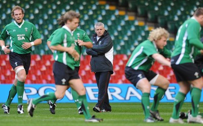 07.11.08 - Wales Rugby Training - Wales Coach, Warren Gatland during training. 