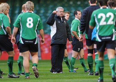 07.11.08 - Wales Rugby Training - Wales Coach, Warren Gatland during training. 