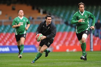 07.11.08 - Wales Rugby Training - Stephen Jones in action during training. 