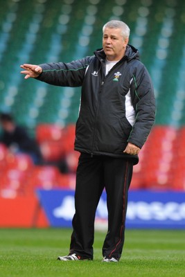 07.11.08 - Wales Rugby Training - Wales Coach, Warren Gatland during training. 