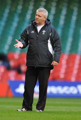 07.11.08 - Wales Rugby Training - Wales Coach, Warren Gatland during training. 