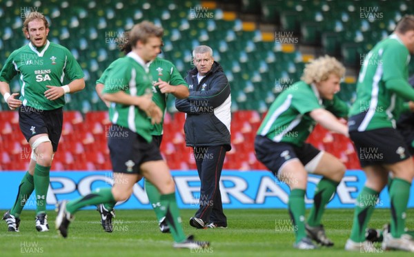 07.11.08 - Wales Rugby Training - Wales Coach, Warren Gatland during training. 