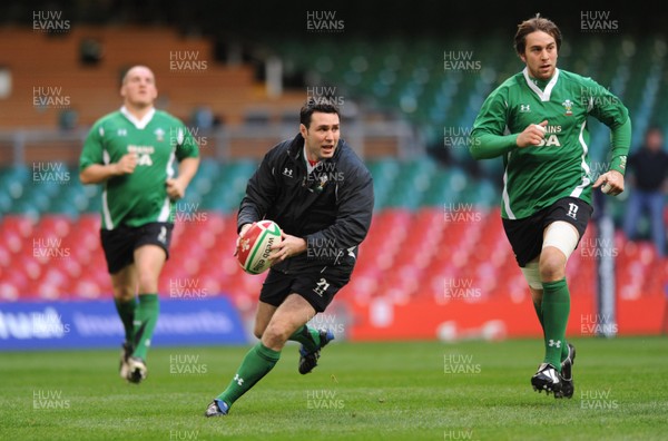 07.11.08 - Wales Rugby Training - Stephen Jones in action during training. 