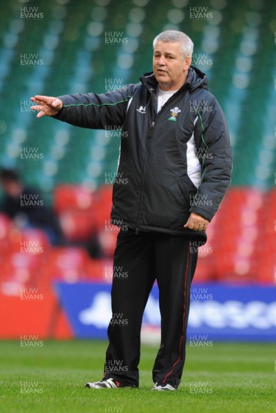 07.11.08 - Wales Rugby Training - Wales Coach, Warren Gatland during training. 