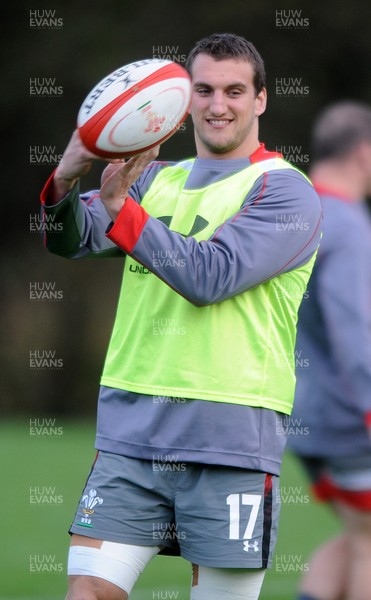 071113 - Wales Rugby Training -Sam Warburton during training