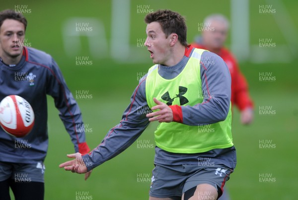 071113 - Wales Rugby Training -Jonathan Davies during training