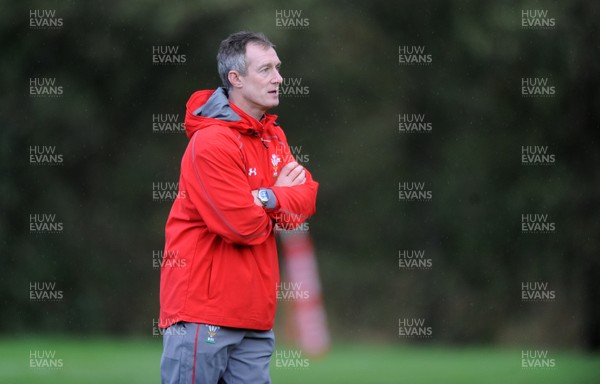 071113 - Wales Rugby Training -Rob Howley during training