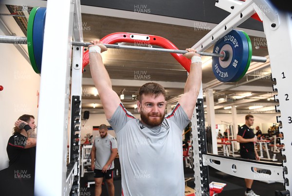 071122 - Wales Rugby Gym Session - Rhodri Jones during weights session