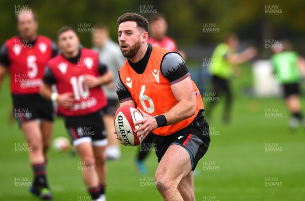 071122 - Wales Rugby Training - Alex Cuthbert during training