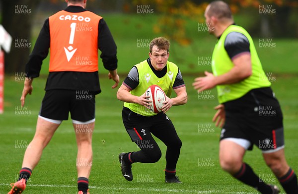 071122 - Wales Rugby Training - Nick Tompkins during training