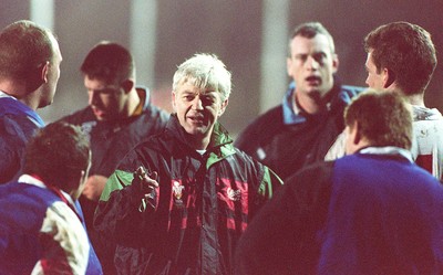 080196 - Wales Rugby Training - Kevin Bowring during training