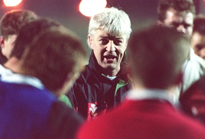 080196 - Wales Rugby Training - Kevin Bowring during training