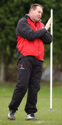 080203 - Wales Rugby Training - Welsh Coach Steve Hansen looks on as team train