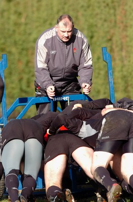 080206  Wales rugby training,Cardiff - Coach Mike Ruddock directs the forwards 