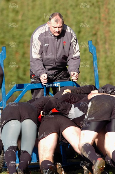 080206  Wales rugby training,Cardiff - Coach Mike Ruddock directs the forwards 