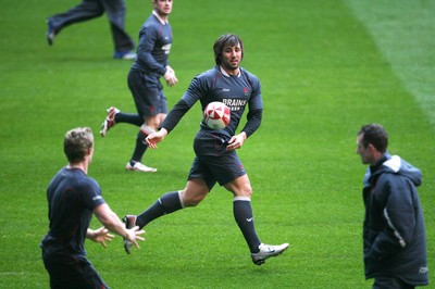 08.02.08 Wales rugby training,Millennium Stadium... Wales Gavin Henson. 
