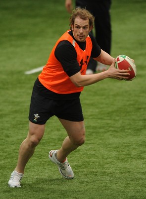 08.02.10 - Wales Rugby Training - Alun Wyn Jones during training. 