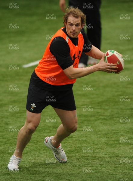 08.02.10 - Wales Rugby Training - Alun Wyn Jones during training. 