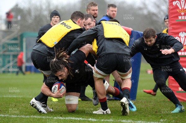 080218 - Wales Rugby Training - Josh Navidi during training