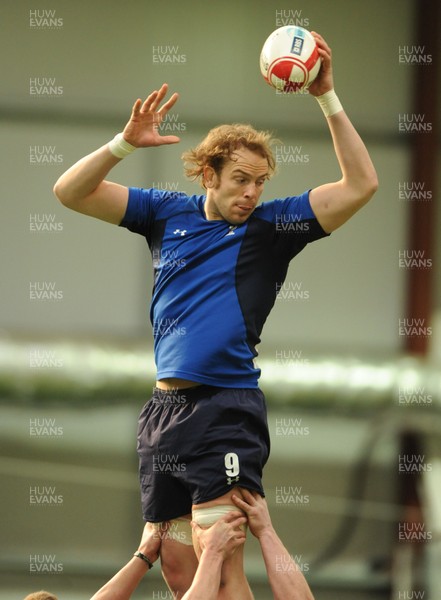 08.03.11 - Wales Rugby Training - Alun Wyn Jones during training. 