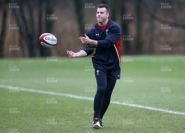 080316 - Wales Rugby Training - Gareth Davies during training