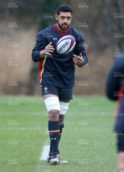 080316 - Wales Rugby Training - Taulupe Faletau during training