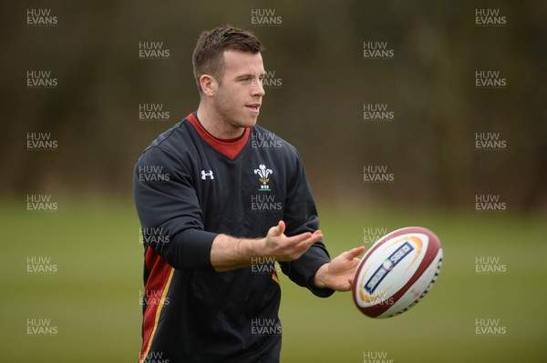 080316 - Wales Rugby Training -Gareth Davies during training