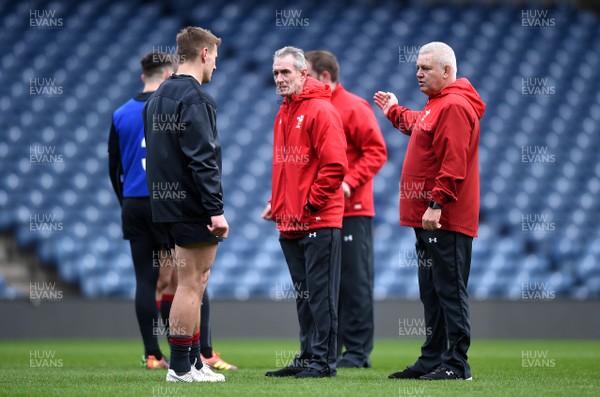 080319 - Wales Rugby Training - Jonathan Davies talks to Rob Howley and Warren Gatland during training