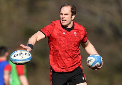 080321 - Wales Rugby Training - Alun Wyn Jones during training