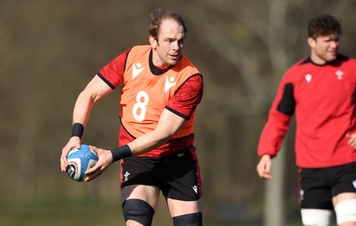 080321 - Wales Rugby Training - Alun Wyn Jones during training