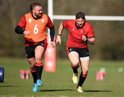 080321 - Wales Rugby Training - Tomas Francis and Elliot Dee during training