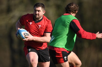 080321 - Wales Rugby Training - Wyn Jones during training