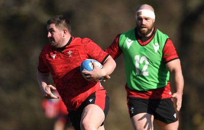 080321 - Wales Rugby Training - Wyn Jones during training