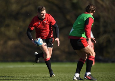 080321 - Wales Rugby Training - Dan Biggar during training