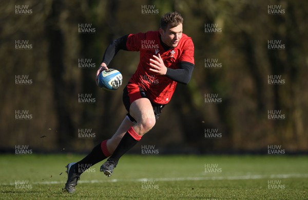 080321 - Wales Rugby Training - Dan Biggar during training