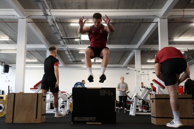 080324 - Wales Rugby Gym Session before their 6 Nations game against France - Kieran Hardy during training